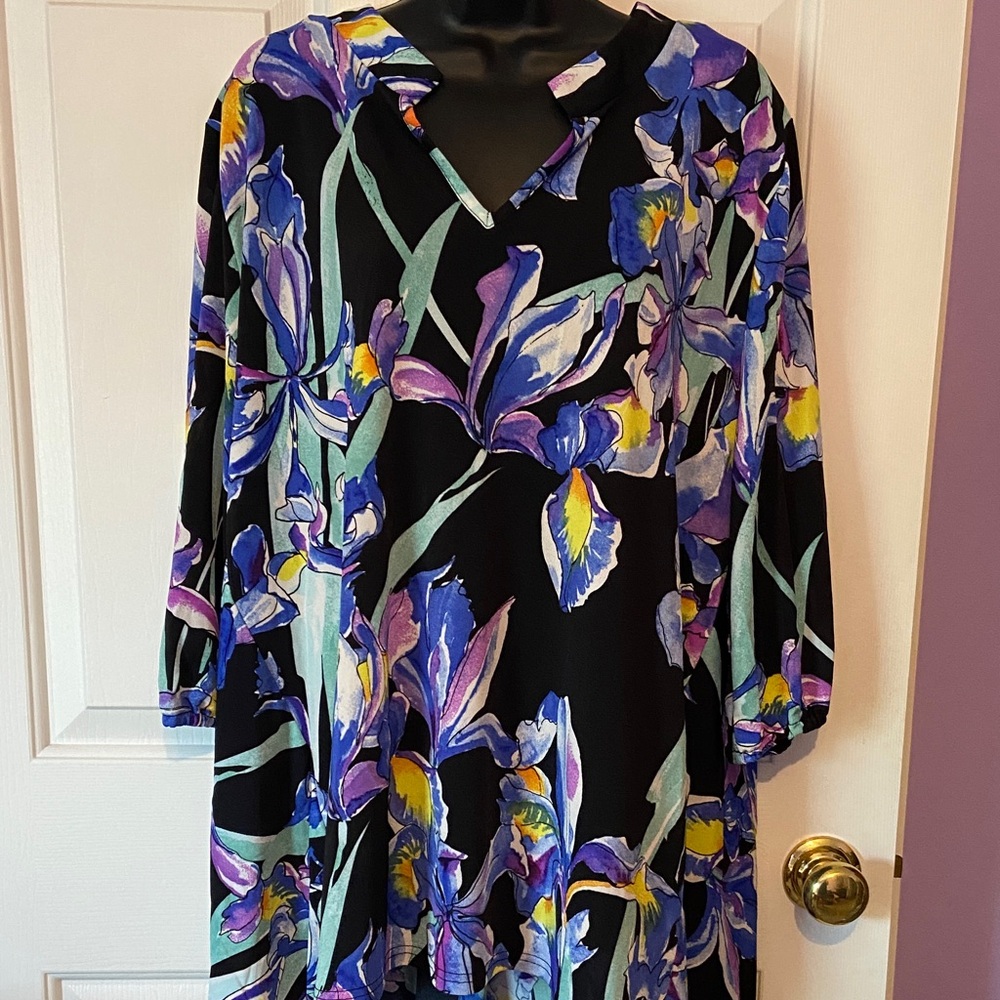 Lildy black/ purple/floral hi-low tunic top new size 2X